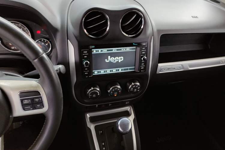 Used Jeep Compass 2014 Revised Version 2.4L Four-Wheel Drive Comfort Edition Audio And AC Panel
