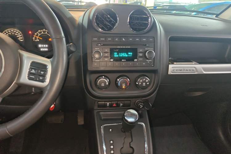 Used Jeep Compass 2014 Revised Version 2.0L Two-Wheel Drive Entry-Level Edition Audio And AC Panel
