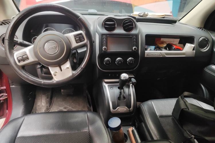Used Jeep Compass 2014 2.4L Four-Wheel Drive Serpentine Collection Edition Center Console