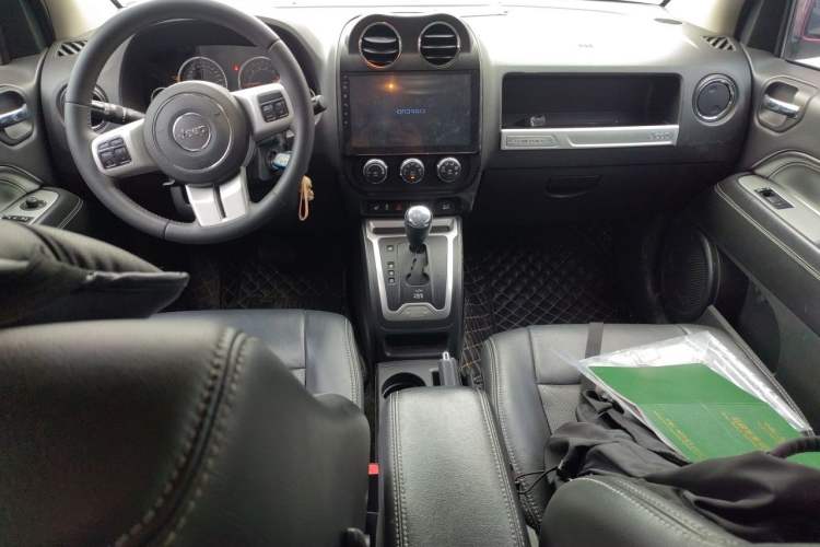Used Jeep Compass 2014 Revised Version 2.4L Four-Wheel Drive Luxury Edition Center Console