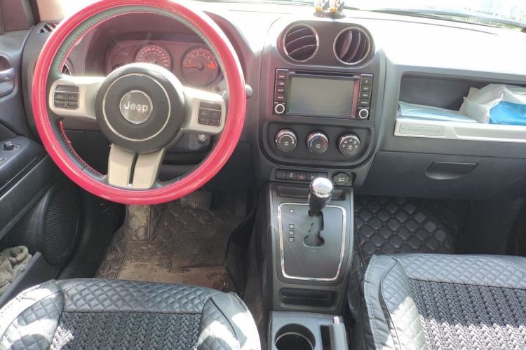 Used Jeep Compass 2014 Revised Version 2.0L Two-Wheel Drive Entry-Level Edition Center Console