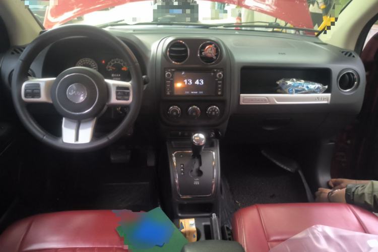 Used Jeep Compass 2014 Revised Version 2.0L Two-Wheel Drive Entry-Level Edition Center Console
