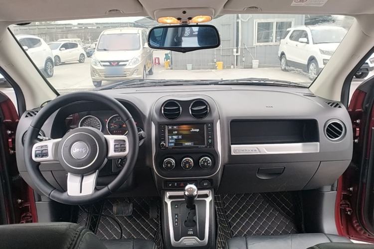 Used Jeep Compass 2014 Revised Version 2.0L Two-Wheel Drive Elite Edition Center Console