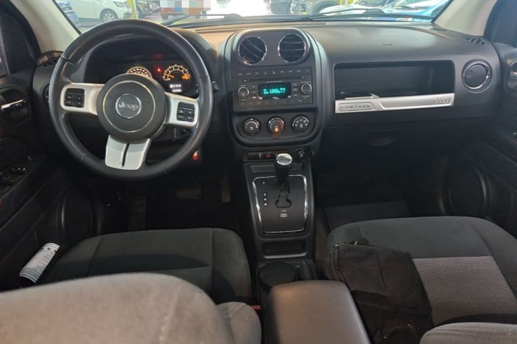 Used Jeep Compass 2014 Revised Version 2.0L Two-Wheel Drive Entry-Level Edition Center Console