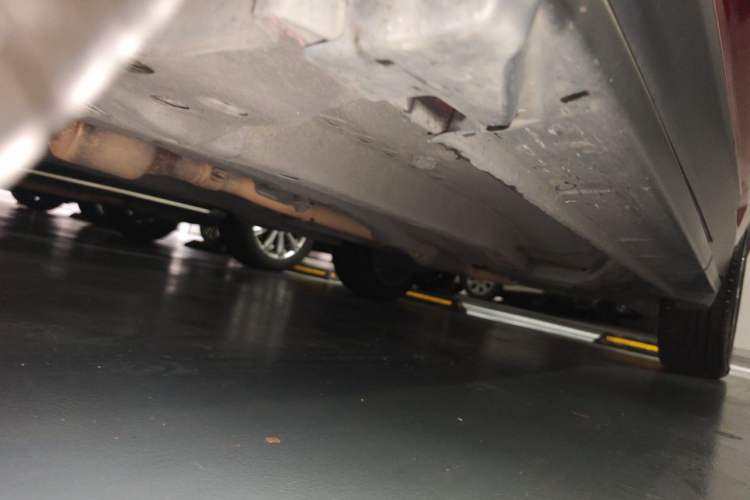 Used Jeep Compass 2014 2.4L four-wheel drive luxury version Chassis Front Left