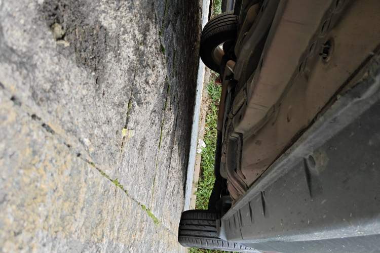 Used Jeep Compass 2014 2.0L two-wheel drive sport version Chassis Front Left
