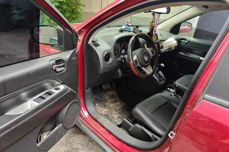 Used Jeep Compass 2014 2.4L Four-Wheel Drive Serpentine Collection Edition Driver Seat