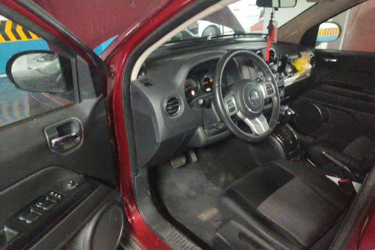 Used Jeep Compass 2014 2.4L four-wheel drive sport version Driver Seat