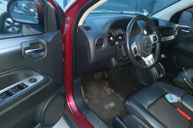 Used Jeep Compass 2014 2.4L four-wheel drive sport version Driver Seat