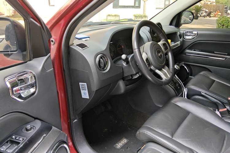 Used Jeep Compass 2014 2.0L two-wheel drive sport version Driver Seat