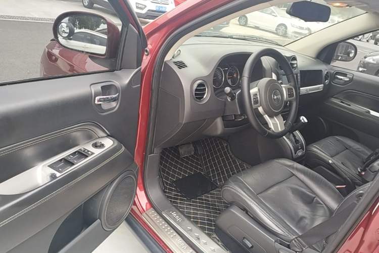 Used Jeep Compass 2014 Revised Version 2.0L Two-Wheel Drive Elite Edition Driver Seat