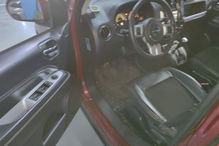 Used Jeep Compass 2014 2.4L four-wheel drive sport version Driver Seat