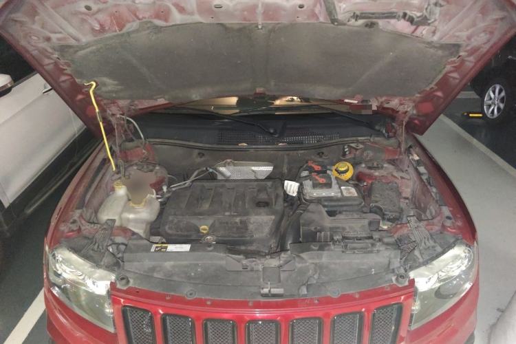 Used Jeep Compass 2014 2.4L four-wheel drive luxury version Engine Bay