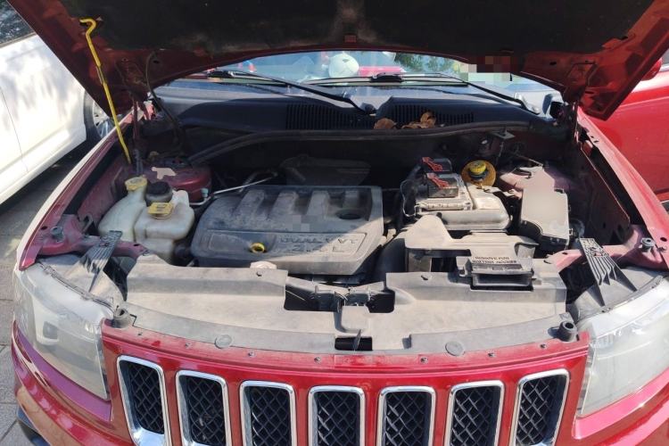 Used Jeep Compass 2014 Revised Version 2.4L Four-Wheel Drive Comfort Edition Engine Bay