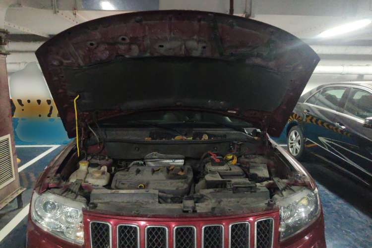 Used Jeep Compass 2014 2.4L four-wheel drive sport version Engine Bay