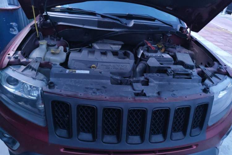 Used Jeep Compass 2014 2.4L four-wheel drive sport version Engine Bay