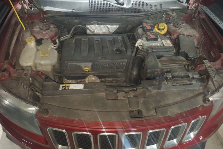 Used Jeep Compass 2014 Revised Version 2.4L Four-Wheel Drive Comfort Edition Engine Bay