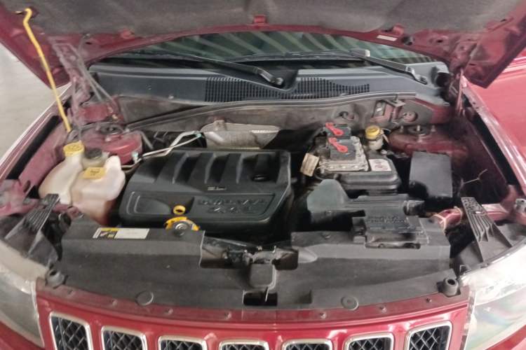 Used Jeep Compass 2014 Revised Version 2.4L Four-Wheel Drive Comfort Edition Engine Bay