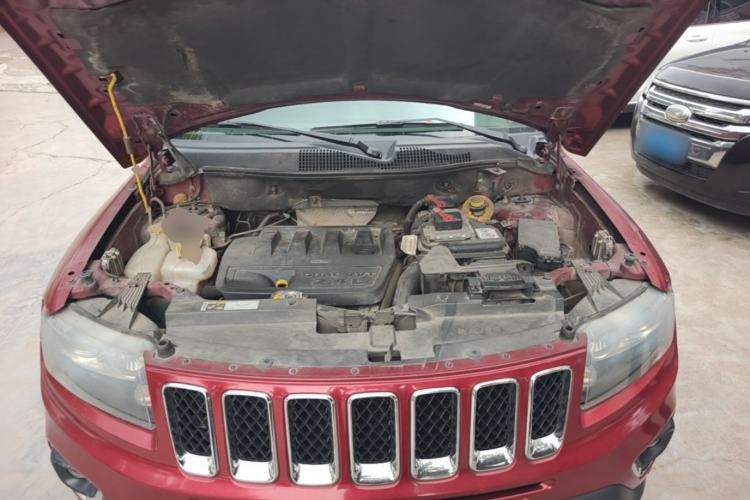 Used Jeep Compass 2014 Revised Version 2.4L Four-Wheel Drive Comfort Edition Engine Bay