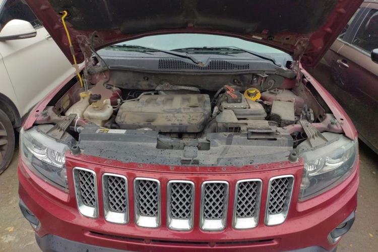 Used Jeep Compass 2014 Revised Version 2.4L Four-Wheel Drive Luxury Edition Engine Bay