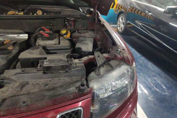 Used Jeep Compass 2014 2.4L four-wheel drive sport version Engine Bay Left