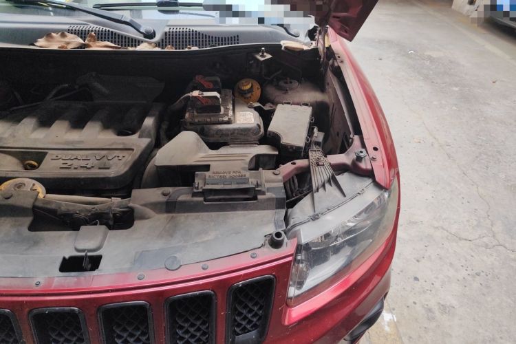 Used Jeep Compass 2014 2.4L Four-Wheel Drive Serpentine Collection Edition Engine Bay Left