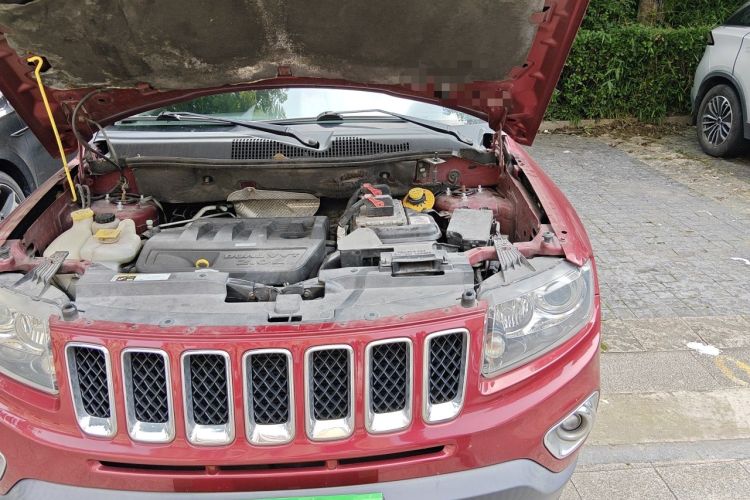 Used Jeep Compass 2014 2.0L two-wheel drive sport version Engine Bay Left