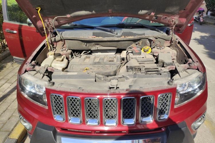 Used Jeep Compass 2014 Revised Version 2.0L Two-Wheel Drive Entry-Level Edition Engine Bay
