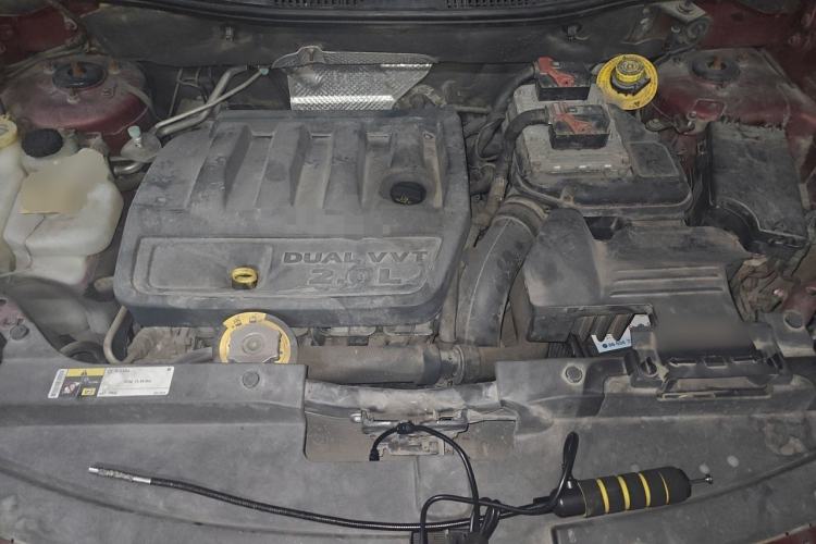 Used Jeep Compass 2014 2.0L two-wheel drive sport version Engine Bay