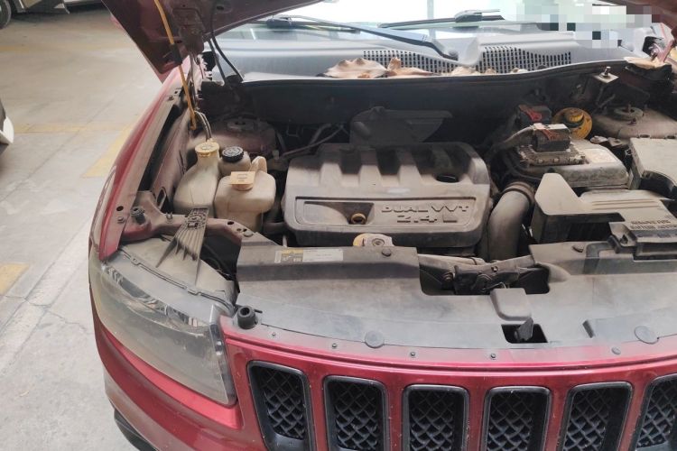 Used Jeep Compass 2014 2.4L Four-Wheel Drive Serpentine Collection Edition Engine Bay Right
