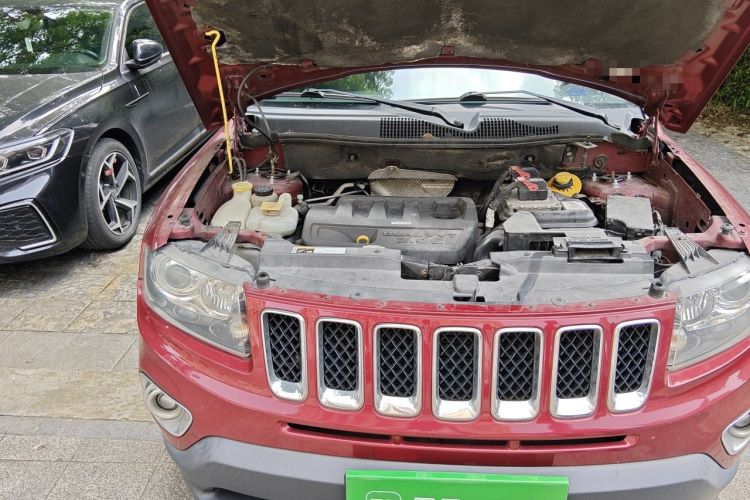 Used Jeep Compass 2014 2.0L two-wheel drive sport version Engine Bay Right