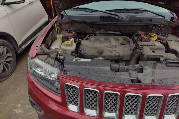 Used Jeep Compass 2014 Revised Version 2.4L Four-Wheel Drive Luxury Edition Engine Bay Right