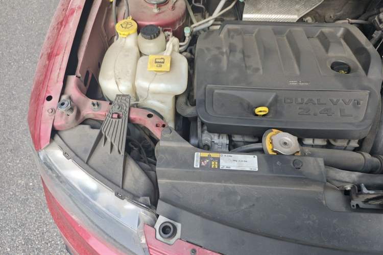 Used Jeep Compass 2014 2.4L four-wheel drive luxury version Engine Bay Right