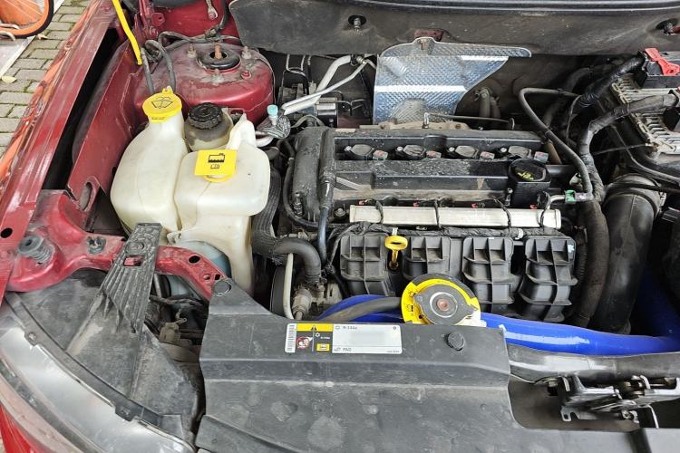 Used Jeep Compass 2014 2.4L four-wheel drive sport version Engine Bay Right