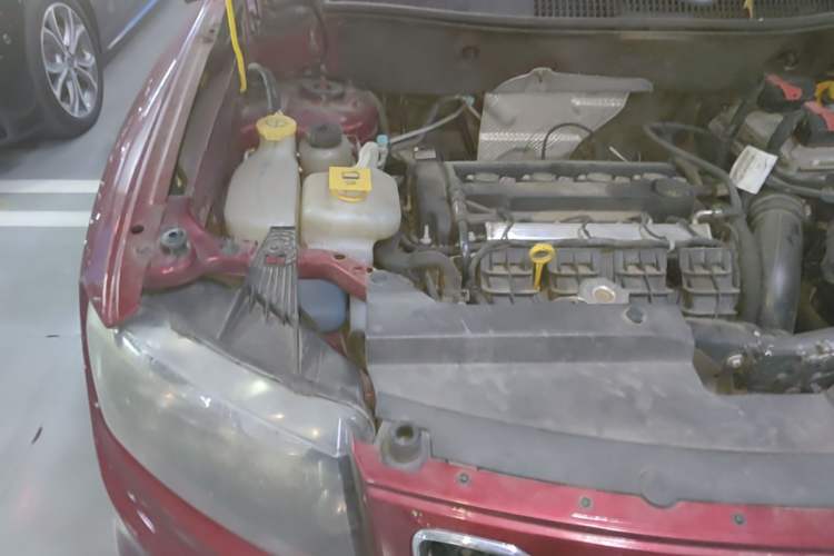 Used Jeep Compass 2014 2.4L four-wheel drive sport version Engine Bay Right