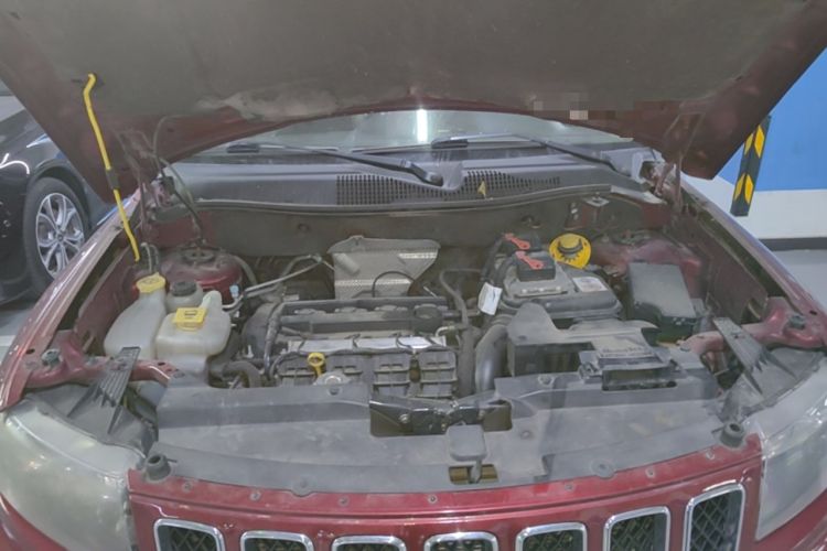 Used Jeep Compass 2014 2.4L four-wheel drive sport version Engine Bay