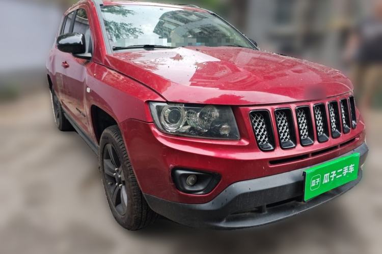 Used Jeep Compass 2014 2.4L Four-Wheel Drive Serpentine Collection Edition Front Right 45 Deg