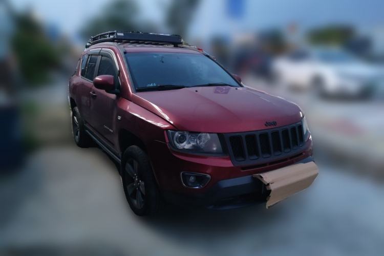 Used Jeep Compass 2014 2.4L four-wheel drive sport version Front Right 45 Deg