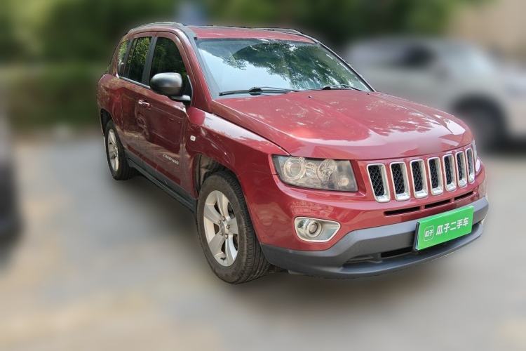 Used Jeep Compass 2014 2.0L two-wheel drive sport version Front Right 45 Deg