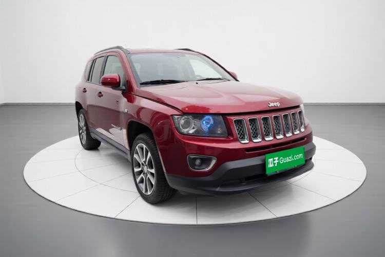 Used Jeep Compass 2014 2.4L four-wheel drive luxury version Front Right 45 Deg