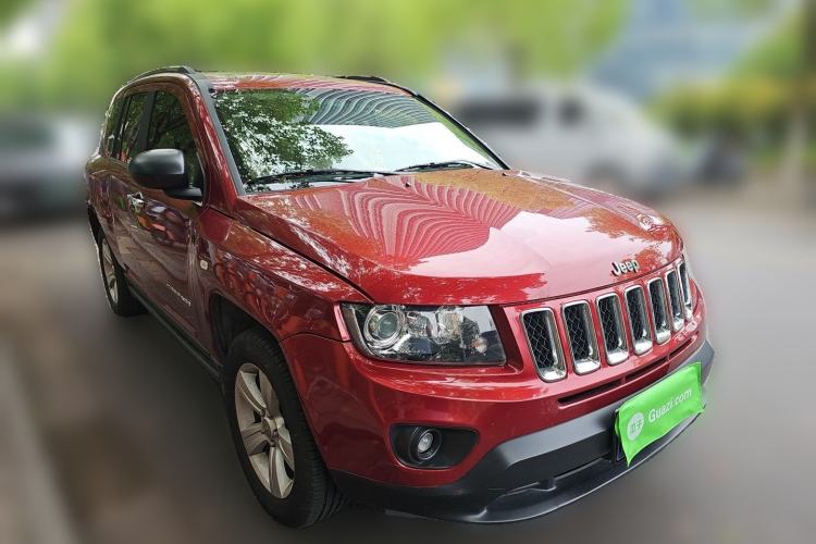 Used Jeep Compass 2014 2.4L four-wheel drive sport version Front Right 45 Deg