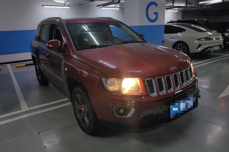 Used Jeep Compass 2014 2.4L four-wheel drive sport version Front Right 45 Deg