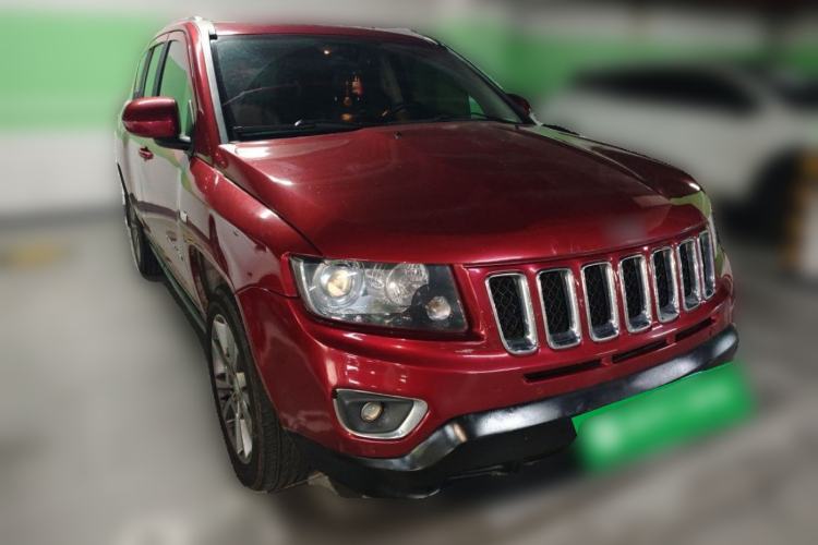 Used Jeep Compass 2014 2.4L four-wheel drive luxury version Front Right 45 Deg