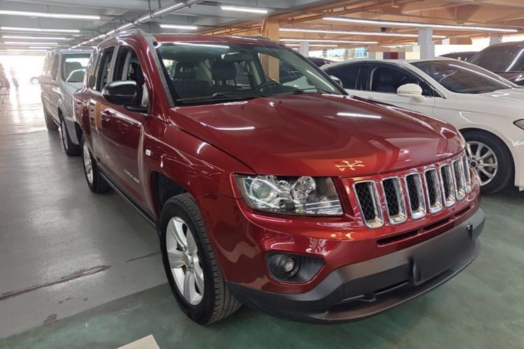 Used Jeep Compass 2014 Revised Version 2.0L Two-Wheel Drive Entry-Level Edition Front Right 45 Deg