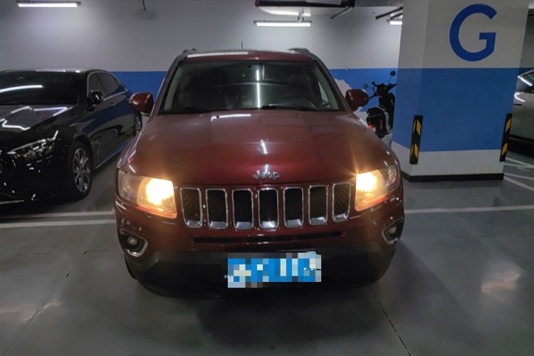 Used Jeep Compass 2014 2.4L four-wheel drive sport version Front
