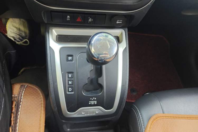 Used Jeep Compass 2014 Revised Version 2.4L Four-Wheel Drive Comfort Edition Gear Lever