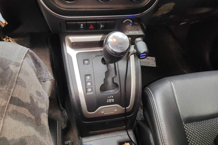 Used Jeep Compass 2014 2.4L Four-Wheel Drive Serpentine Collection Edition Gear Lever