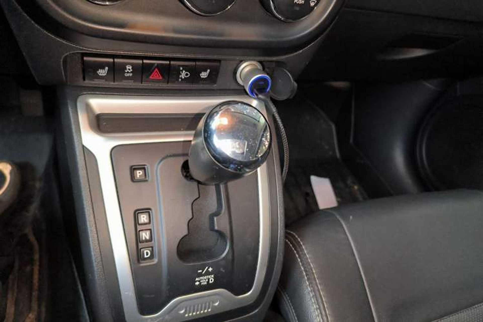 Used Jeep Compass 2014 2.0L two-wheel drive luxury version Gear Lever