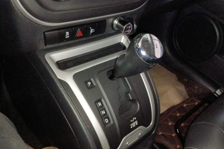 Used Jeep Compass 2014 Revised Version 2.4L Four-Wheel Drive Comfort Edition Gear Lever