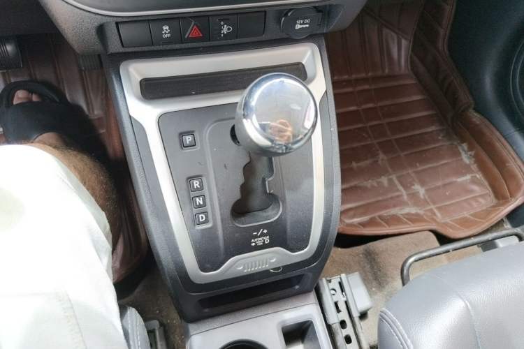 Used Jeep Compass 2014 Revised Version 2.4L Four-Wheel Drive Comfort Edition Gear Lever